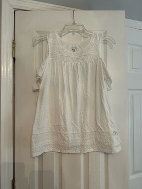 crown & ivy White Eyelet Cold-Shoulder Cotton Blouse